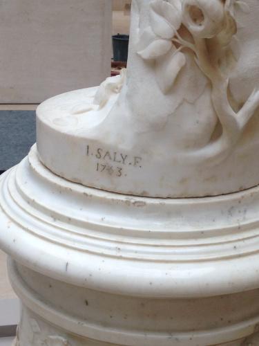 Détail : L'Amour essayant une de ses flèches, Jacques Saly. © Photo : Agathe Torres