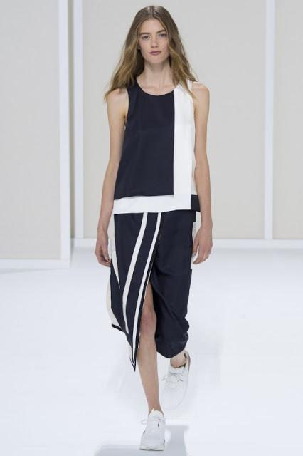 Le défilé Femme printemps et été 2016 de Hermès.