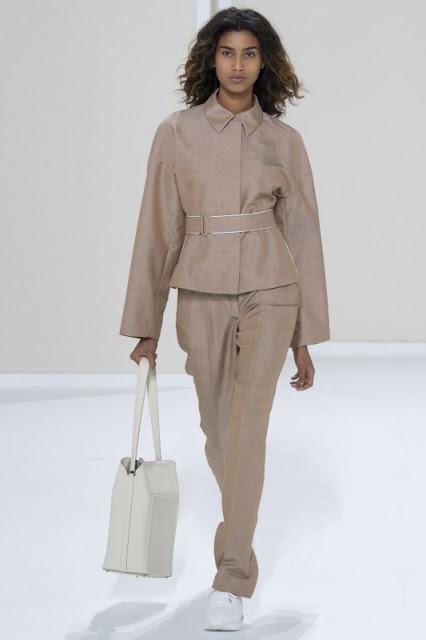 Le défilé Femme printemps et été 2016 de Hermès.