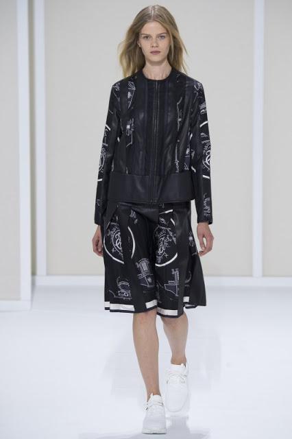 Le défilé Femme printemps et été 2016 de Hermès.