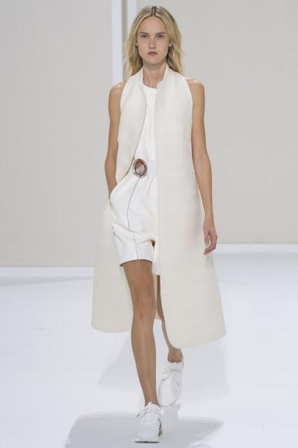 Le défilé Femme printemps et été 2016 de Hermès.