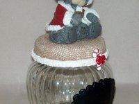 Pot gourmand avec p'tit ourson de Noël en porcelaine froide