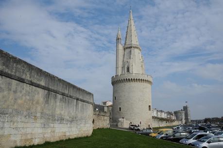 La Rochelle : Cabu et Wolinski immortalisés sur la tour de la Lanterne