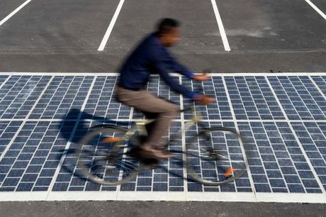 La première route solaire électrique au monde présentée