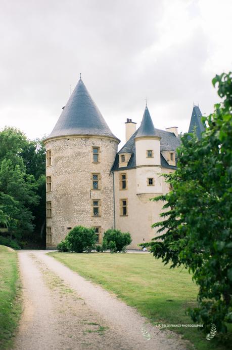 Mariage Chic décontracté. Château de Saint Martory. 31. Haute Garonne.