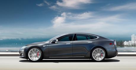 Tesla ajoute le pilote automatique dans la Model S via une MAJ