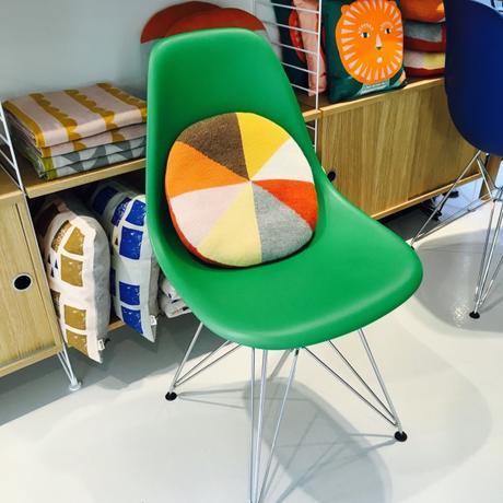 chaise design pour enfant verte vitra clemaroundthecorner.com
