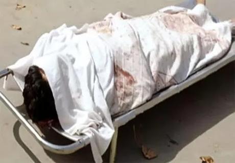  Une femme mortellement poignardée à son domicile