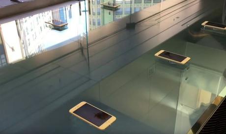 Apple-Store-3D-Touch-tables