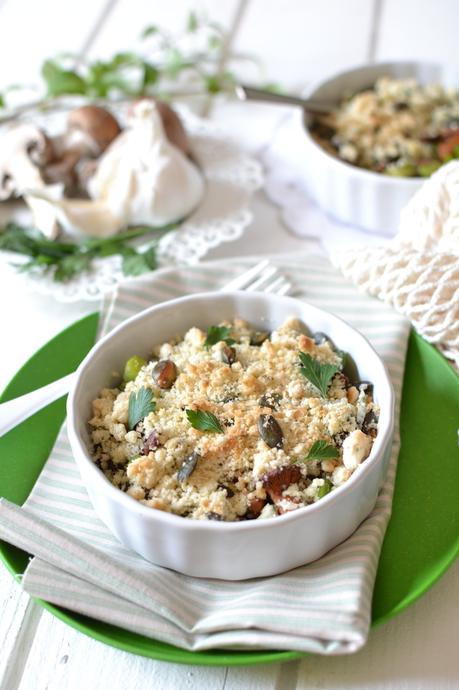 Crumble de champignons et fèves au "beurre&quot; d'ail persillé