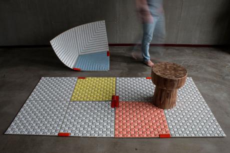 Projet étudiant : WOBBLE-UP du tapis à l’assise par Sam Linders