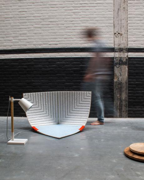 Projet étudiant : WOBBLE-UP du tapis à l’assise par Sam Linders