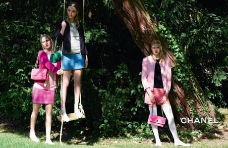 Passez au jardin avec la dernière campagne Chanel Resort...