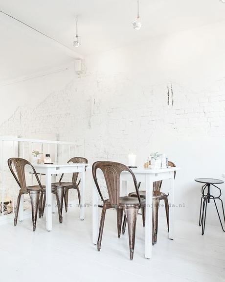 Amsterdam / Cottoncake : concept-store  aux murs blancs /