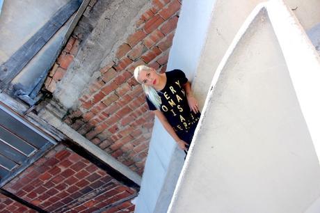 tenue rock noir et doré