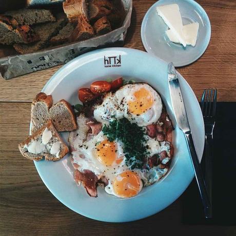 It's breakfast time! It's breakfast time!