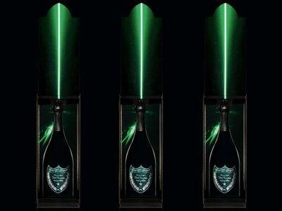 Dom Pérignon propose un coffret édité en série limitée signé par Björk et Chris Cunningham