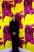 1965 : Andy Warhol devant son Cow Wallpaper [Pink on Yellow]