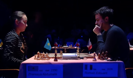 Ronde 10 du Trophée d'échecs Karpov 2015: le Français Romain Edouard joue la finale contre Zhansaya Abdumalik avec la précision d'un horloger suisse - Photo © Capechecs