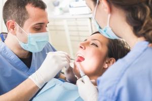 CARIE DENTAIRE: L'obturation n'est pas toujours la solution de fond – Journal of Dentistry