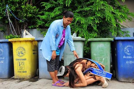 Thaïlande,  Les nouveaux contes de fées se trouvent ils dans les poubelles  ?