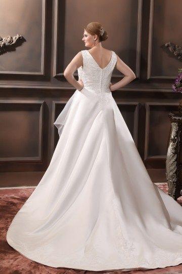 Comment choisir la robe de mariée de grande taille