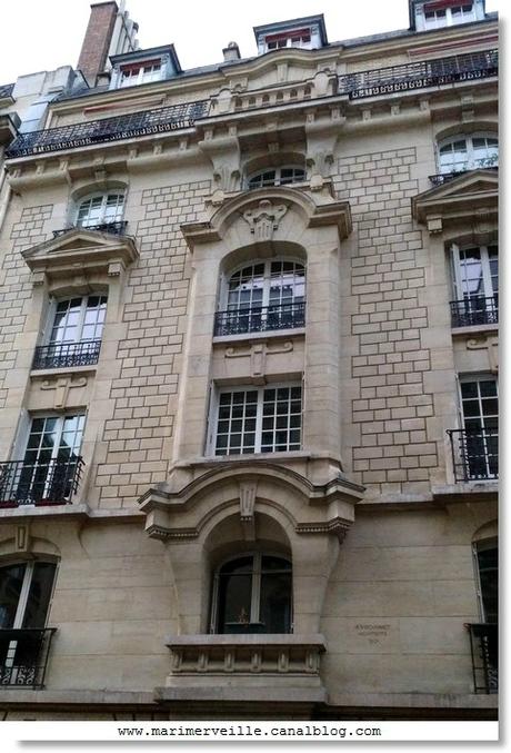 Belle façade Parisienne rue du cherche midi Marimerveille