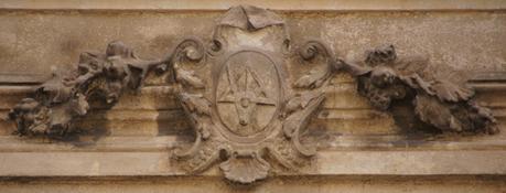 Un emblème maçonnique ou compagnonnique à Vauvert (30)