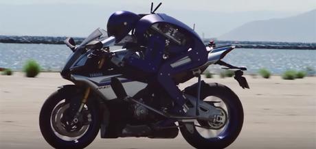 image-yamaha-yamaha-cree-premier-robot-capable-piloter-moto-course