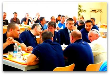 88Le-pape-Francois-s-invite-a-dejeuner-parmi-les-employes-du-Vatican_article_main.jpg