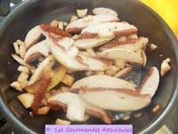 Riz accompagné de ses 3 poêlées de légumes (mourron, tétragone, plantain, cardamine, champignons) (Vegan)