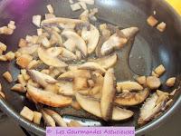 Riz accompagné de ses 3 poêlées de légumes (mourron, tétragone, plantain, cardamine, champignons) (Vegan)