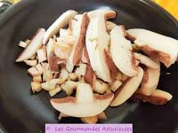 Riz accompagné de ses 3 poêlées de légumes (mourron, tétragone, plantain, cardamine, champignons) (Vegan)