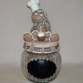 Pot gourmand avec Bonhomme pain d'épice en porcelaine froide