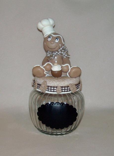 Pot gourmand avec Bonhomme pain d'épice en porcelaine froide