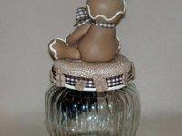 Pot gourmand avec Bonhomme pain d'épice en porcelaine froide