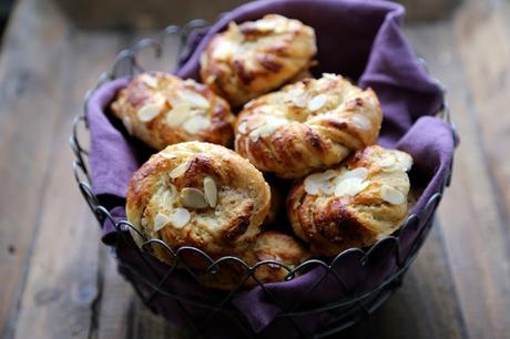 Brioches torsadées aux amandes et à l'orange