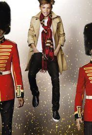 Mode : Roméo Beckham bien entouré pour fêter Burberry