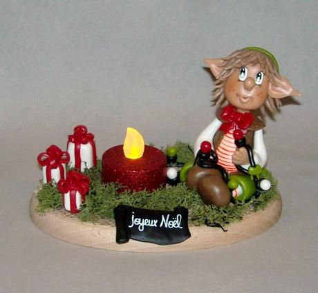 Porte-bougie avec p'tit lutin de Noël  en porcelaine froide