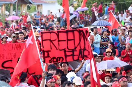 Birmanie: Demain la liberté? Aung San Suu Kyi veut renvoyer la dictature aux poubelles de l'Histoire