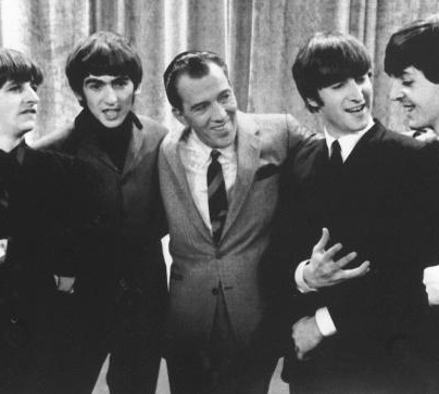 Un costume iconique de John Lennon en vente aux enchères