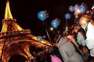 MARCHE des LUMIÈRES: Le 21 novembre à 18h, rendez-vous au pied de la Tour Eiffel pour éclairer la nuit contre le cancer – Institut Curie​