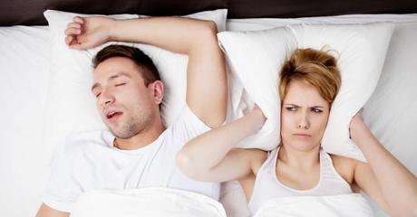 10 conseils au ronfleur pour sauver son couple