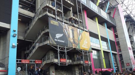 Affiche du jour à l'entrée du East Stand de Twickenham
