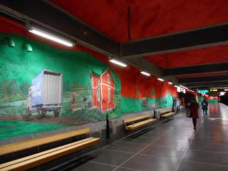 Dans le spectaculaire métro de Stockholm