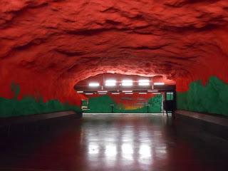 Dans le spectaculaire métro de Stockholm