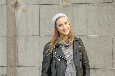 #134 Toute de gris vêtue