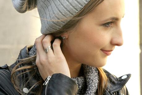 #134 Toute de gris vêtue