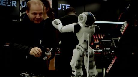 Le robot Nao présent dans l'enseigne Sephora Flash
