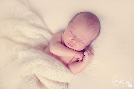 Photographe bébé Puteaux – séance nouveau-né à domicile